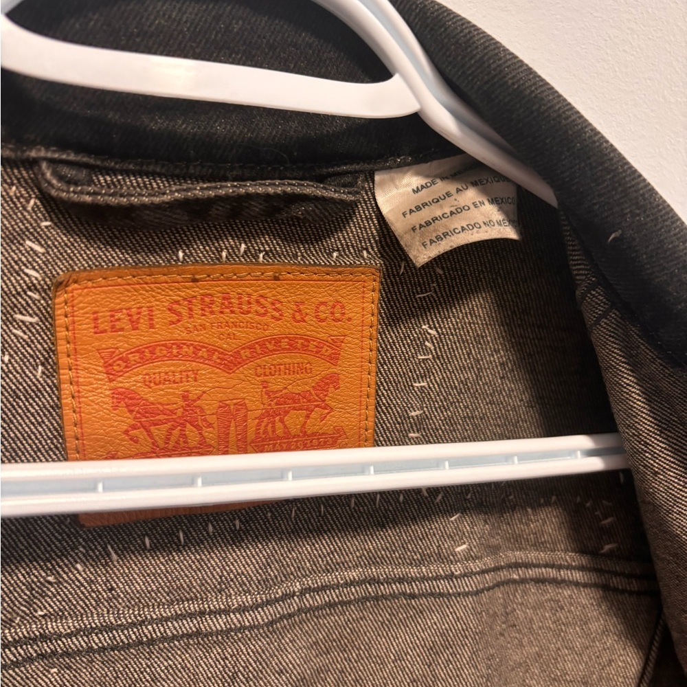 Levi’s Black Denim Vest DIY - Picture 2 of 7